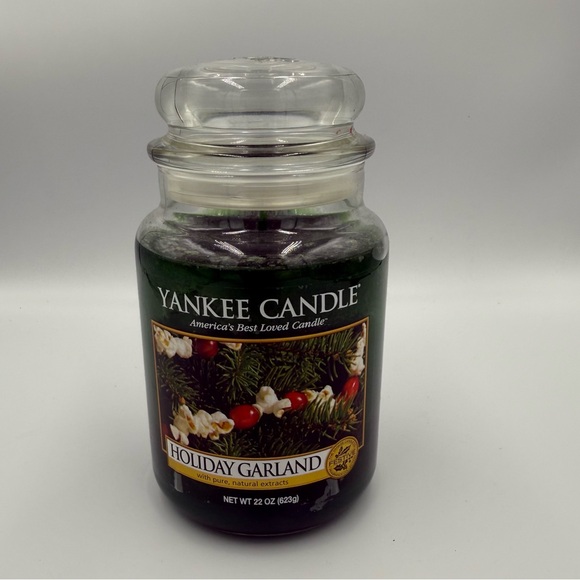 Yankee Candle Holiday Garland Scent Retired Large Jar 22oz 110-150 Hour Burn New - Picture 1 of 3